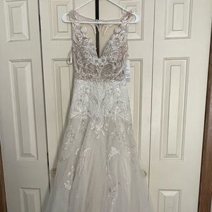 NWT Galina Signature Size 4 wedding dress
